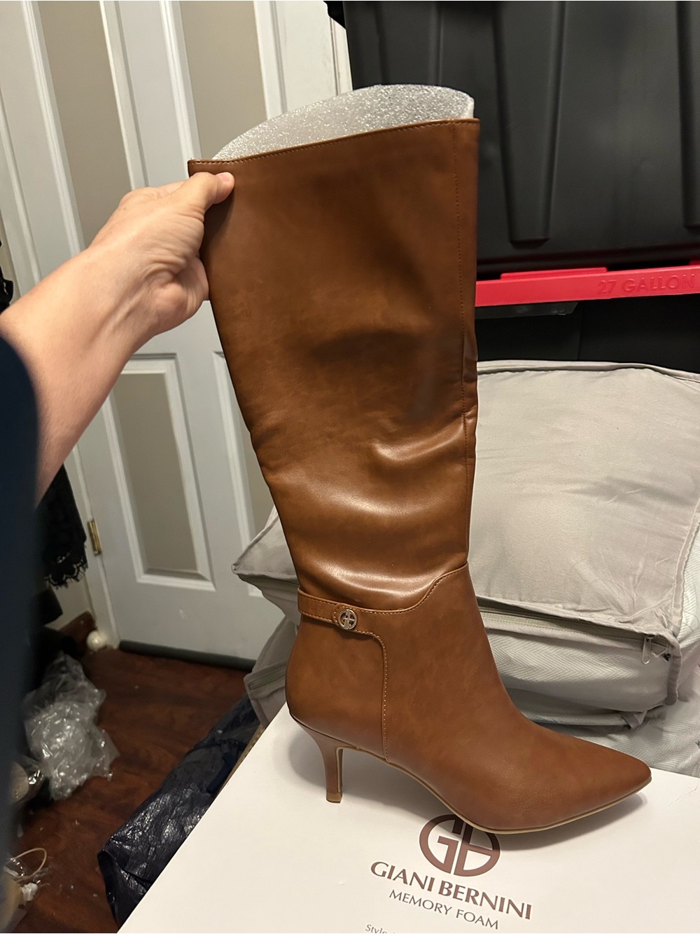 Giani Bernini Brown Pointed-Toe Knee-High Heeled Boot